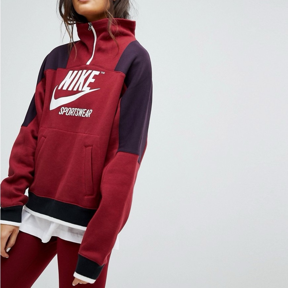 Nike women’s pullover